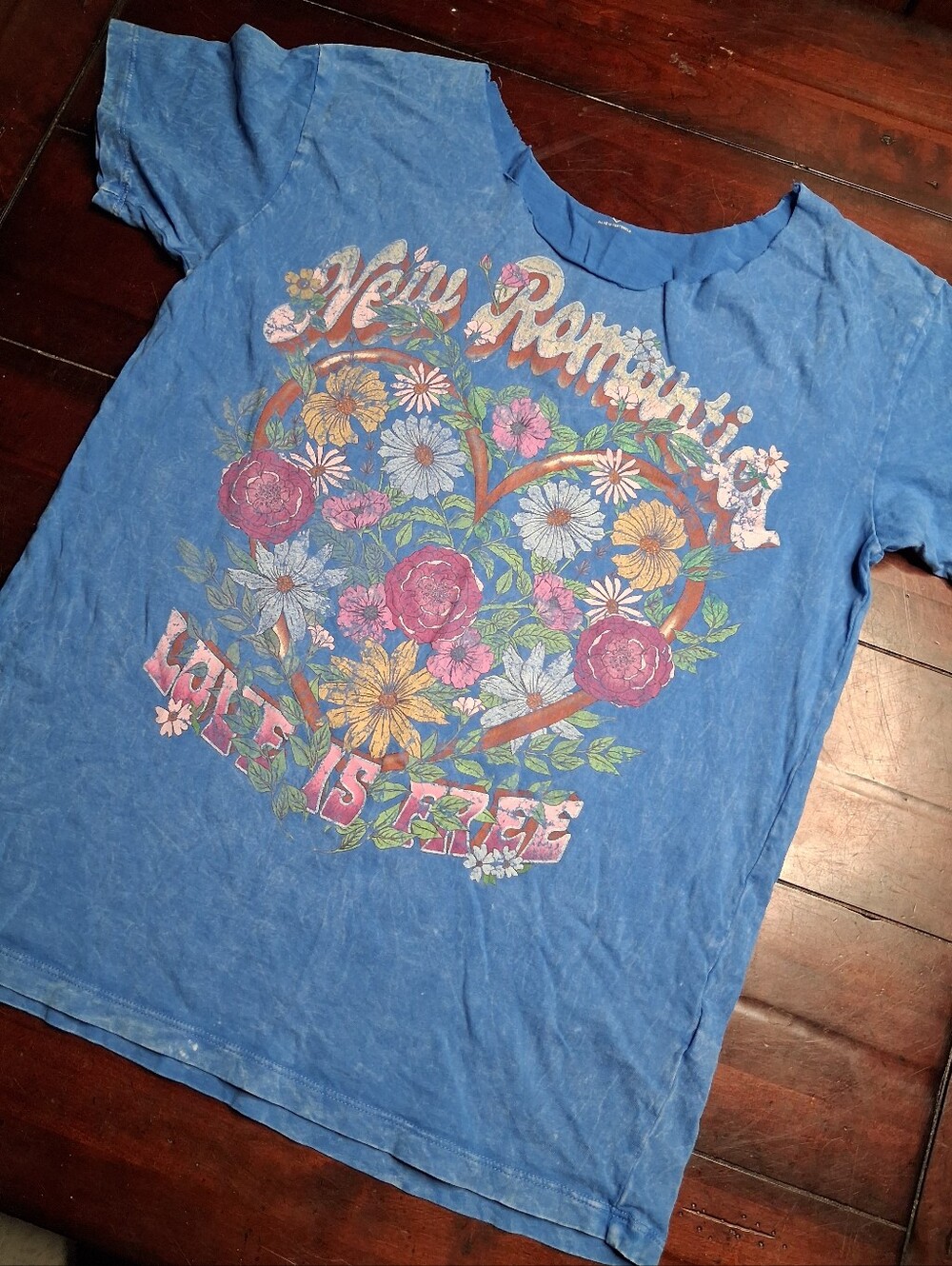 American Eagle Outfitters Blue Floral Heart Graphic Short Sleeve Tee